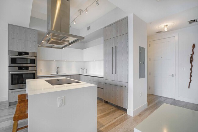 Building Photo - 155 E Boca Raton Rd