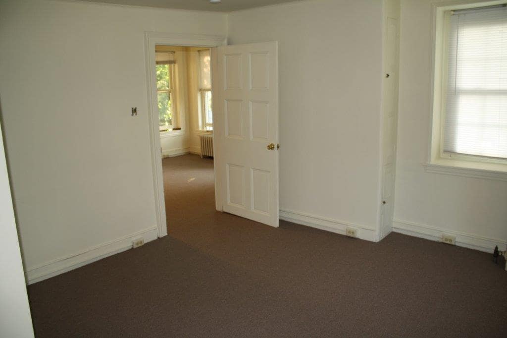 Building Photo - 716 W Main St