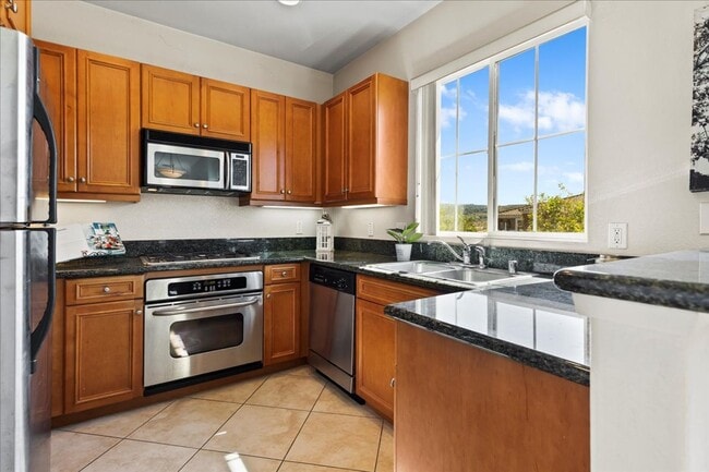 Building Photo - $3,456 - 2 Bed / 2 Bath Stunning Corner Un...