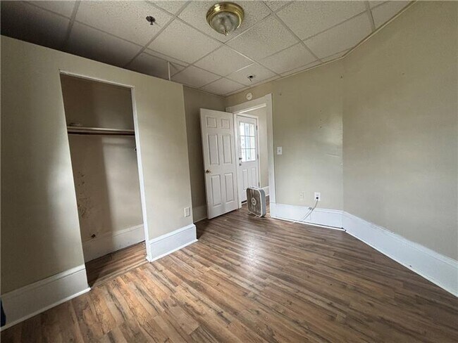 Building Photo - 209 S Wade Ave