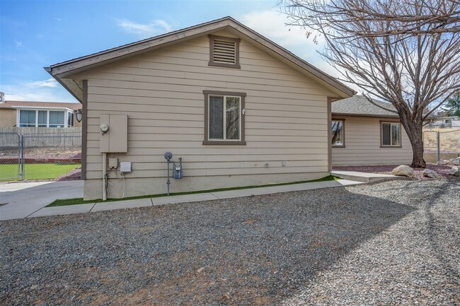 Building Photo - 3 Bedroom, 2 Bathroom Home in Prescott Val...