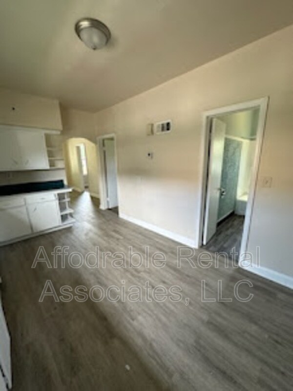 Building Photo - 1911 S 11th St