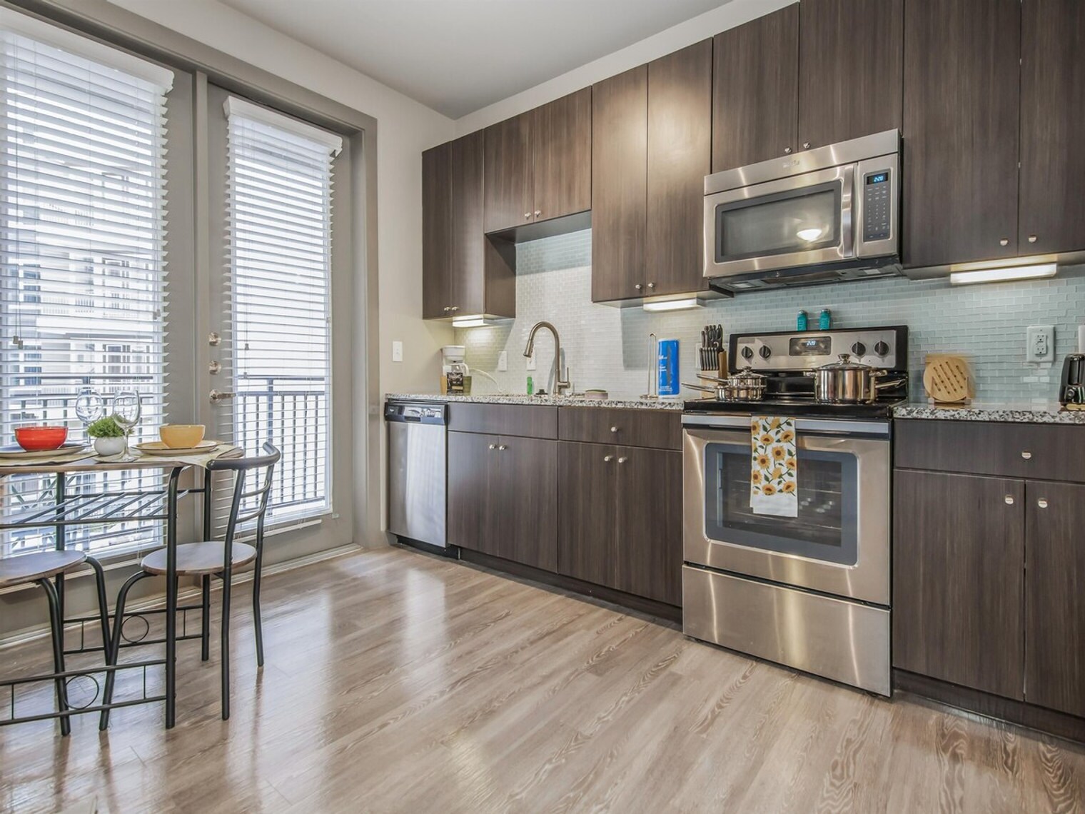 Building Photo - 1915 Canterbury St