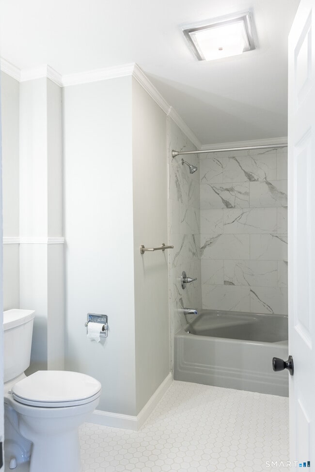 Building Photo - 84 Front St