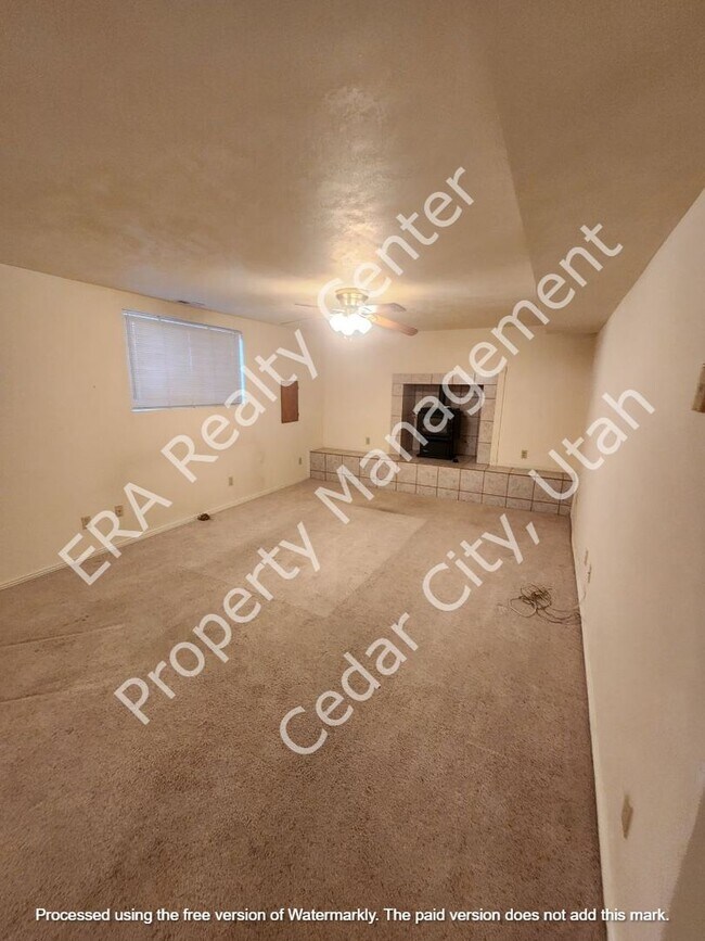 Building Photo - 921 N 400 W