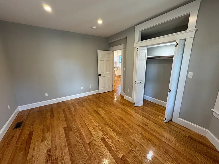 Building Photo - 86 Orchard St