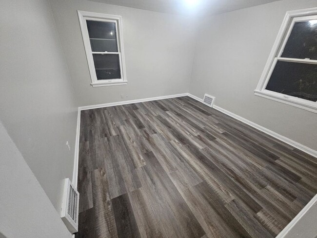 Building Photo - 18701 Maple Heights Blvd