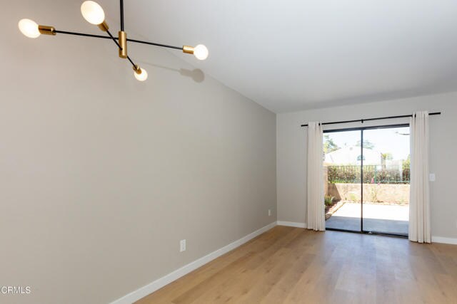 Building Photo - 985 Hawthorne Ln