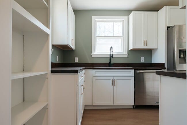 Building Photo - 332 Guilford St