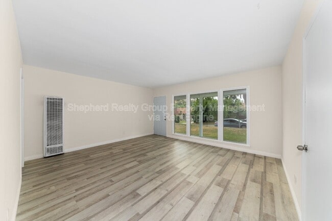 Building Photo - 742 W 36th St