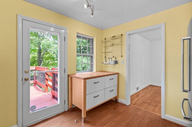 Building Photo - 2 Bed 1 Bath - Takoma Park Cottage- Large ...