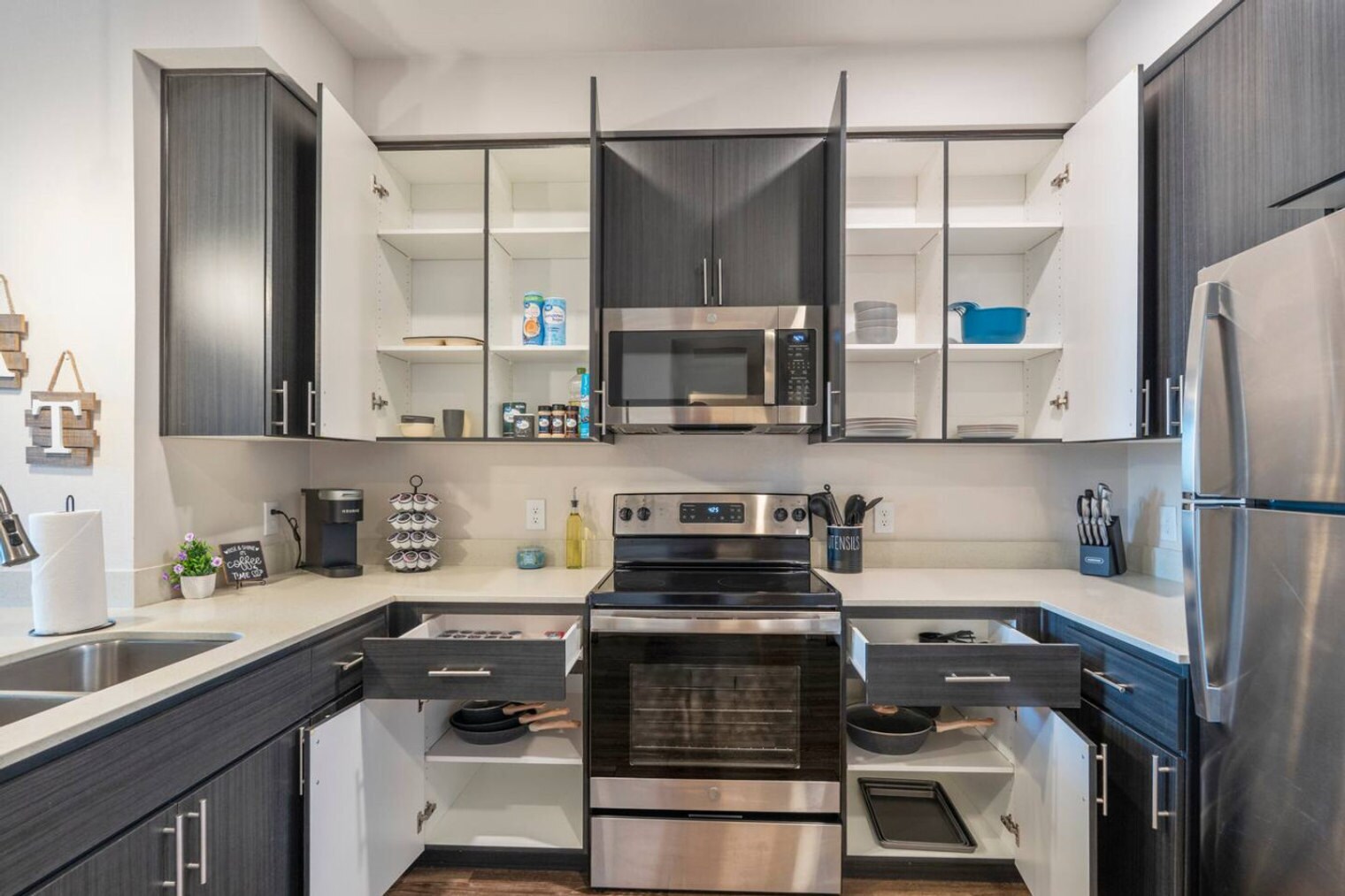 Building Photo - 711 W Broadway Rd