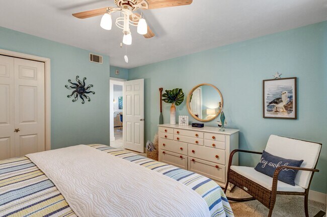 Building Photo - ** NAPLES COVE @ BAY FOREST ** 2 BED / 2 B...