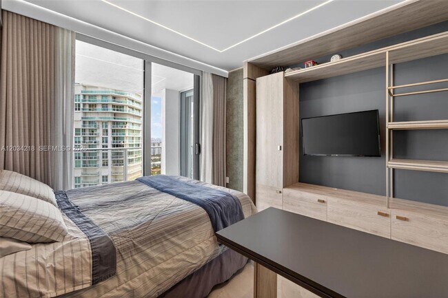 Building Photo - 300 Sunny Isles Blvd