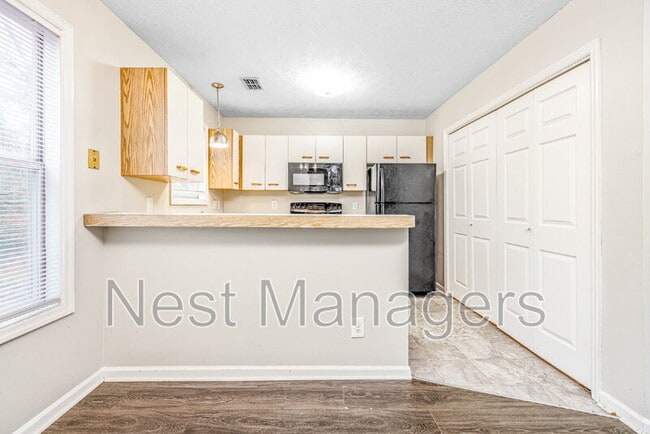 Building Photo - 6813 Willowbrook Dr