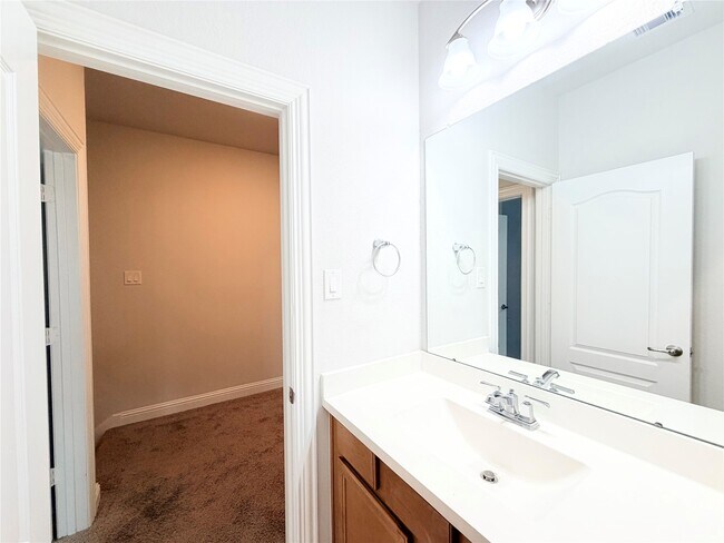 Building Photo - 6610 Lake Oasis Dr