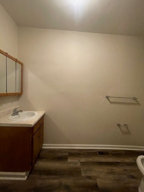 Building Photo - 2-bedroom 1 Bathroom