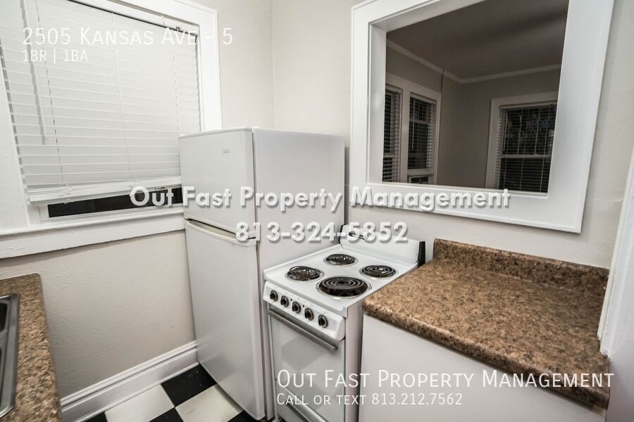 Building Photo - 2505 W Kansas Ave