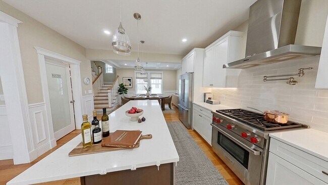 Building Photo - 42 Parsons St