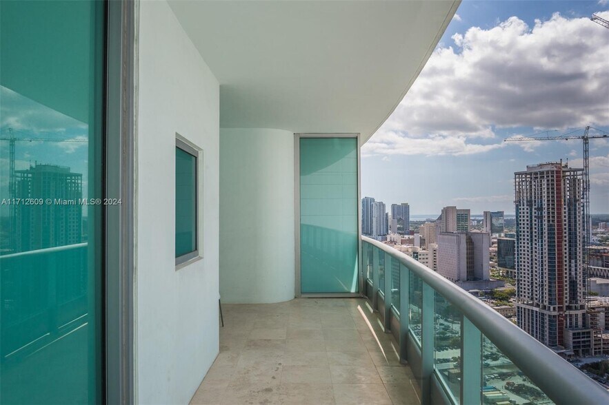 Building Photo - 900 Biscayne