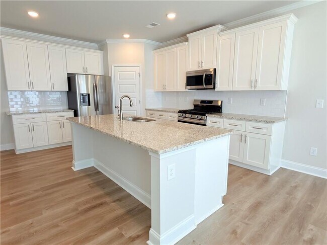 Building Photo - 470 Hellen Vly Dr