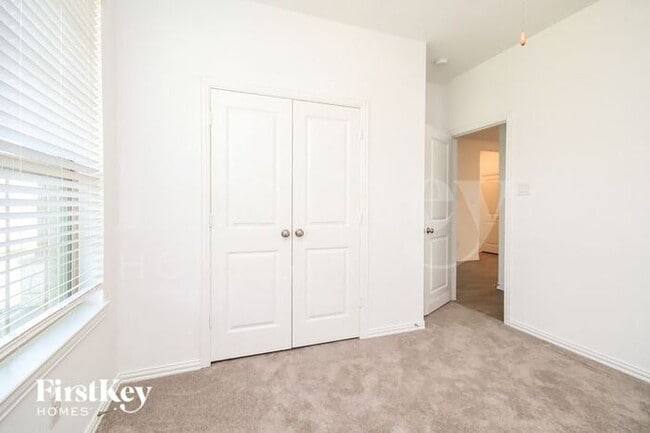 Building Photo - 15122 Arlington Park Ave