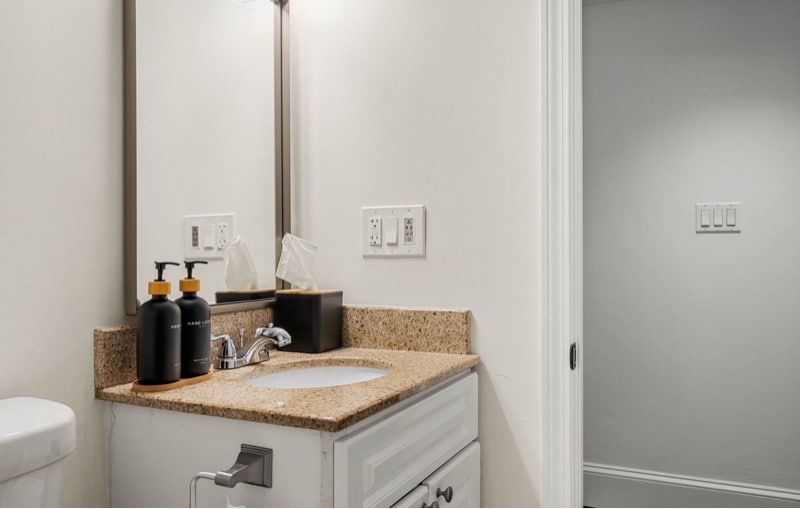 Building Photo - 48 School St