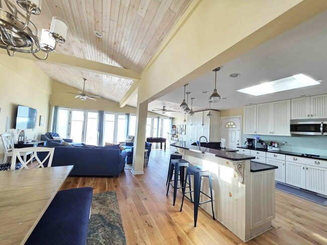 Building Photo - 8034 Riverview Rd