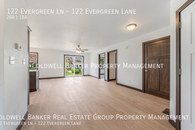 Building Photo - 122 Evergreen Ln