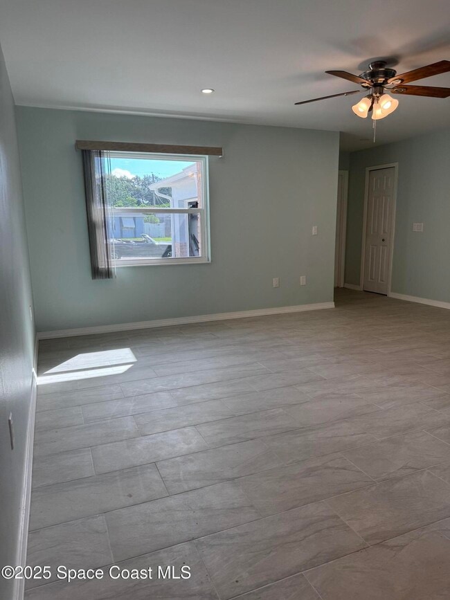 Building Photo - 2841 College View Dr