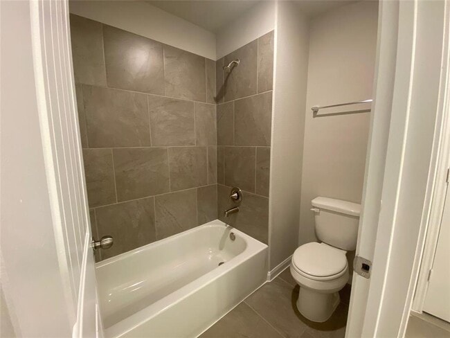 Building Photo - 13443 Greenbrier Dr