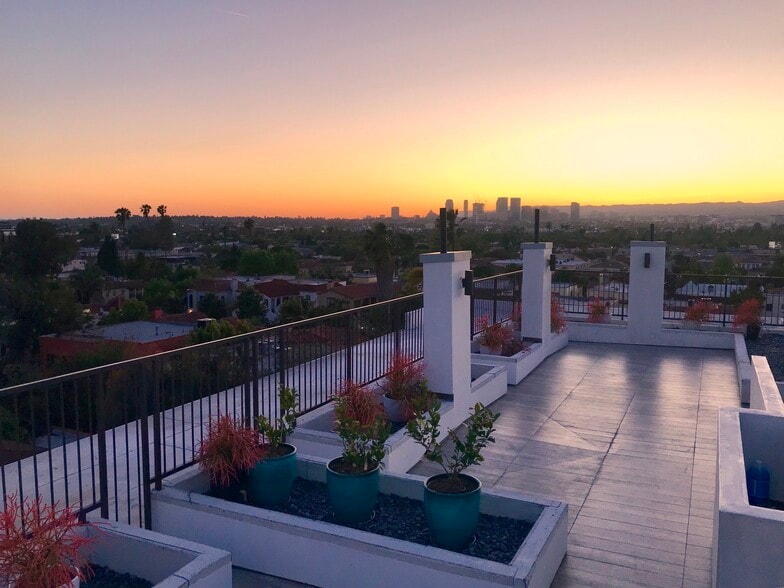 Rooftop Sunset - 1127 Spaulding S Ave
