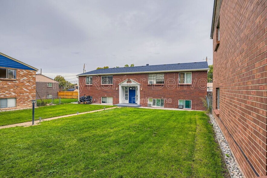 Building Photo - 2356 S Linden Ct