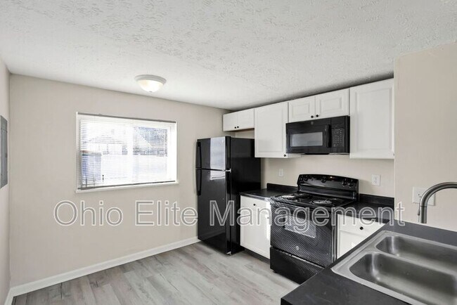 Building Photo - 3605 Cushing Dr