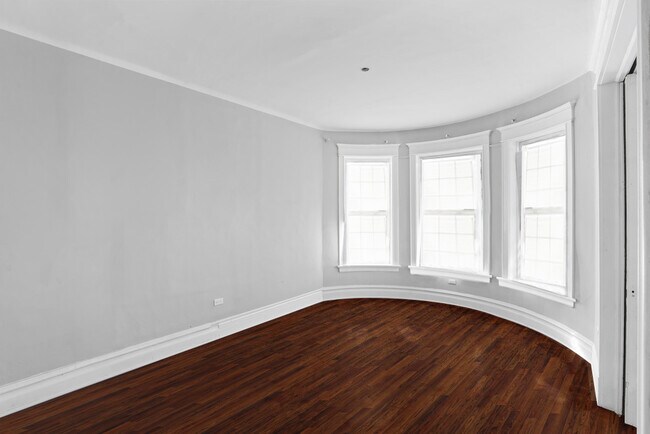 Building Photo - 5341 S Indiana Ave