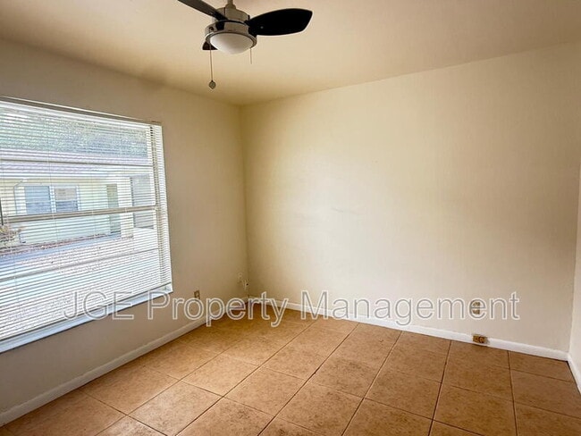 Building Photo - 4926 Vincennes Ct