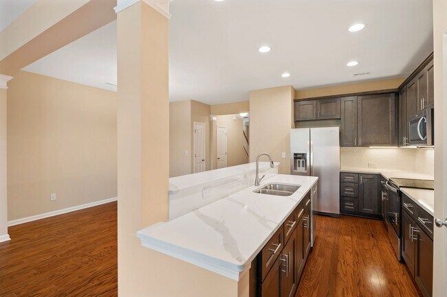 Building Photo - Renovated Cary Townhome | 3BR + Garage | Near RTP & RDU