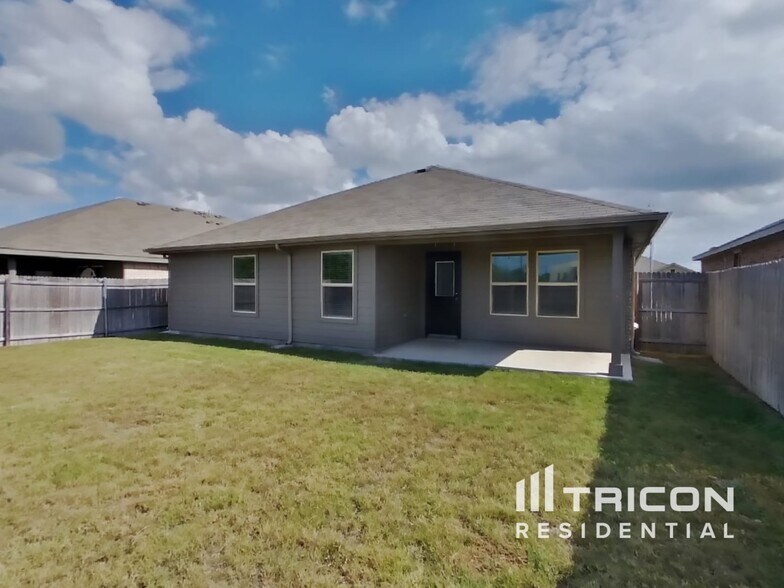 Building Photo - 8832 Ring Gold Dr