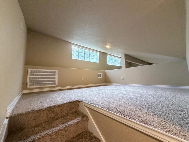 Building Photo - 236 Piney Ridge Dr
