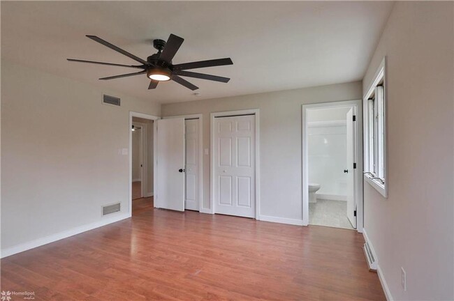 Building Photo - Newly Updated 4Br 2 1/2 Bath Home Availabl...