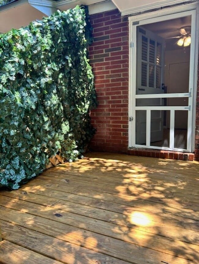 Building Photo - AFFORDABLE, SAFE & CLEAN Cozy 2 Bedroom Av...