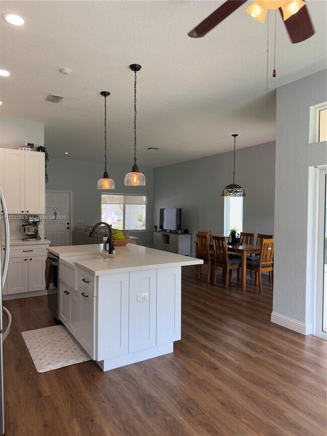 Building Photo - 4422 Foxtail Ln