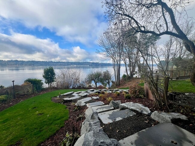 Building Photo - Private Waterfront Apartment