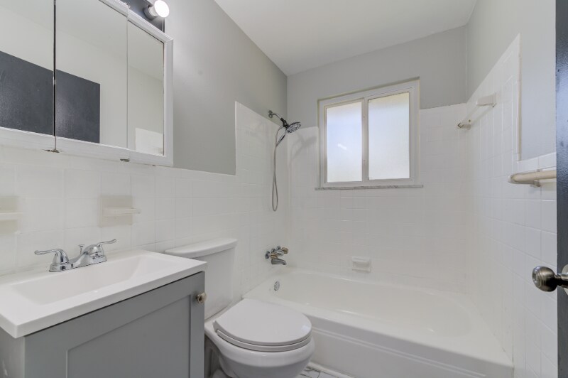 Building Photo - 4063 Esseldale Dr