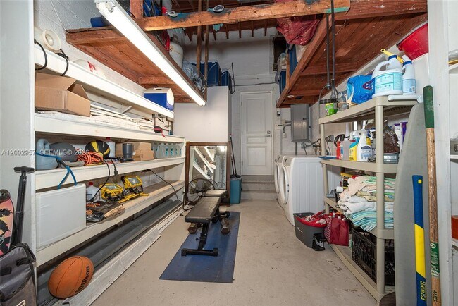 Building Photo - 6134 SW 28th St