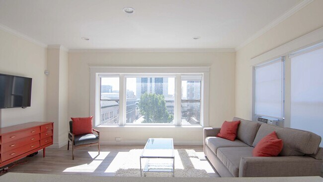 Primary Photo - 325 W 3rd St