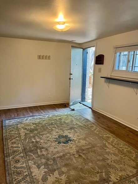 living room - 1526 Potomac Ave SE