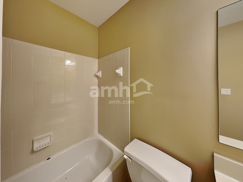 Building Photo - 637 Rebecca Ives Dr NW