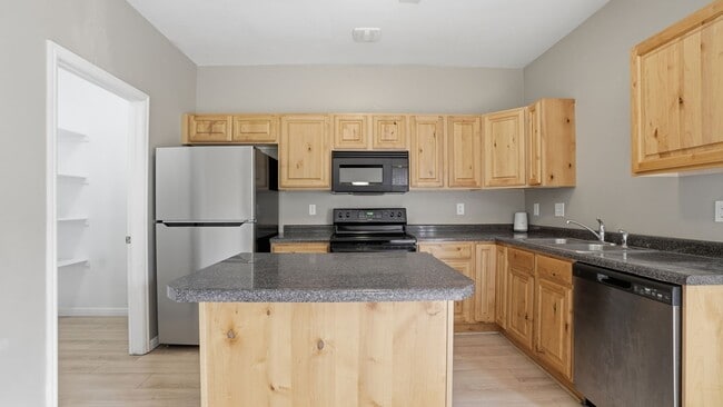 Building Photo - 4 Bedroom Townhome in Daybreak!!