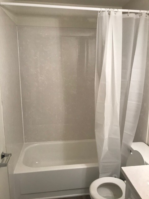 Building Photo - Blackstone Apartment Convenient to Fort Lee